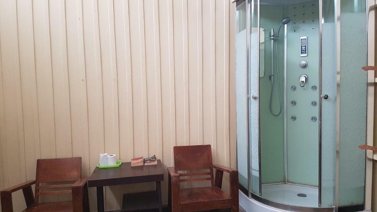 The Midtown Hotel And Cafe Транг Экстерьер фото